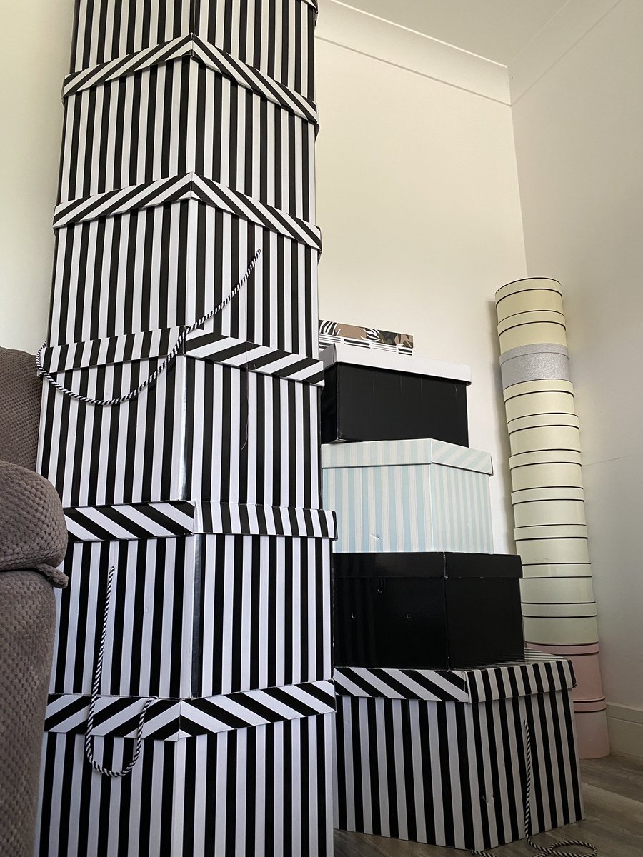 FoxSheltonBrent's tweet photo. If your a milliner you know!
Storage problems !
#Tidyup #cleaning #SortOut #StorageProblems #organized #InOrder https://t.co/oeV0VEy3gN