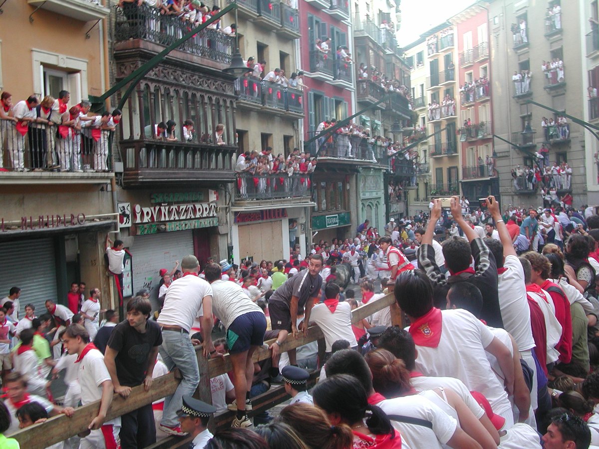 ernnews's tweet photo. 6 injured in Pamplona bull run - 
6 people have been injured in the first running of this year's Pamplona bull run.

It was the first time in three years that... - https://t.co/C5l60wNOKV. #NewsAcrossSpain https://t.co/wREWhFYIN7