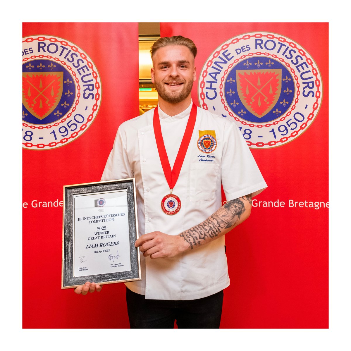 Bragard UK (@bragarduk) on Twitter photo ❤️ The next generation of Bragard wearers, starting with <a href="/chainegb/">Official Chaine GB</a>’s Young Chef of the Year Winner Chef Liam Rogers. Click to discover the JULIUS CHEF JACKET as seen on Chef Liam ow.ly/Y1gs50JJqxb
📷: <a href="/chainegb/">Official Chaine GB</a> ❤️ The next generation of Bragard wearers, starting with <a href="/chainegb/">Official Chaine GB</a>’s Young Chef of the Year Winner Chef Liam Rogers. Click to discover the JULIUS CHEF JACKET as seen on Chef Liam ow.ly/Y1gs50JJqxb
📷: <a href="/chainegb/">Official Chaine GB</a>
