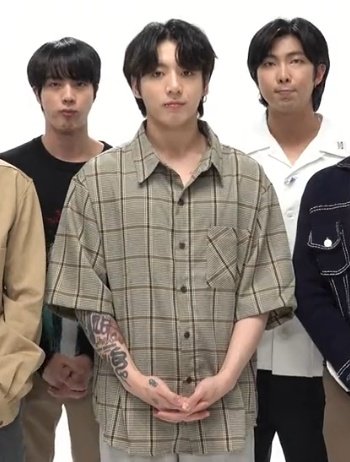jeonIves's tweet photo. OH MY GOD JUNGKOOK???????? https://t.co/ZBBPlDXAJW
