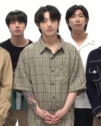 jeonIves's tweet photo. OH MY GOD JUNGKOOK???????? https://t.co/ZBBPlDXAJW