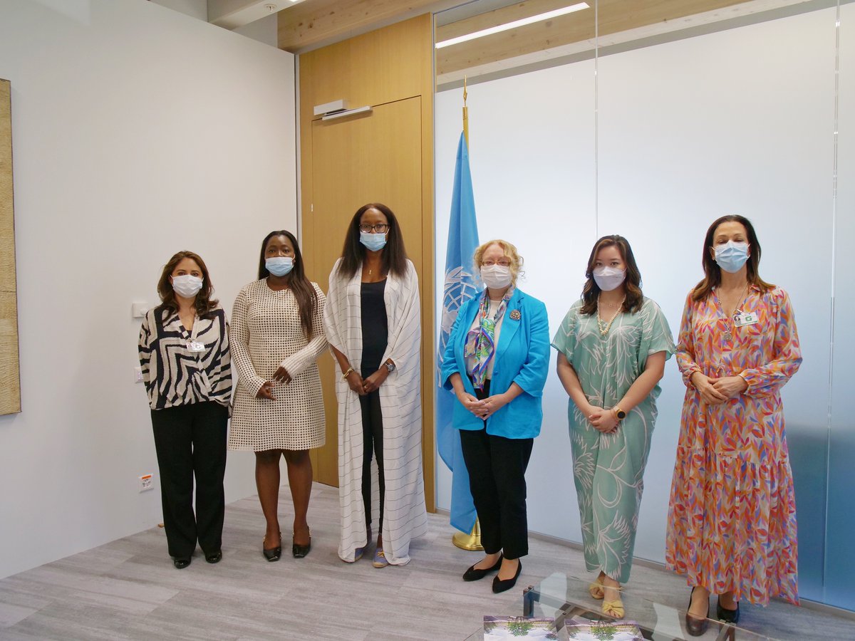 UNCTAD_ECDE's tweet photo. Thank you, @UN_Valovaya, the Director-General of @UNGeneva, for having welcomed the #eTradeforWomen Advocates to the @UN &amp; the Palais des Nations!

The five Advocates will help empower more women entrepreneurs and contribute to bridging the gender divide in the digital economy. https://t.co/BdbAIRcouv