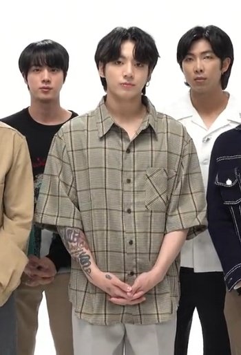 winnttaebear's tweet photo. JEON JUNGKOOK IM SCREAMING https://t.co/TRjT52UooI