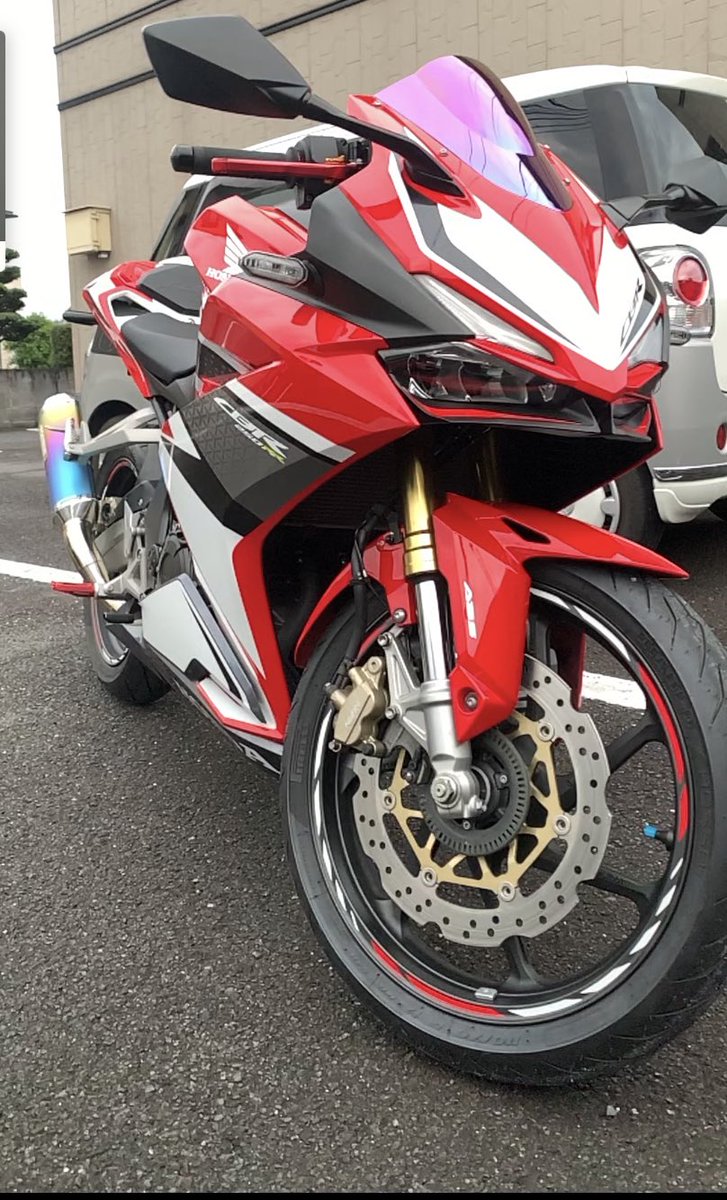 yuta_setuna's tweet photo. 納車🏍
少し走ったけど
ハーレーとはまた違う
面白さがあって楽しい〜✨

#CBR250RR 
#HondaBike https://t.co/sjYfAMACly