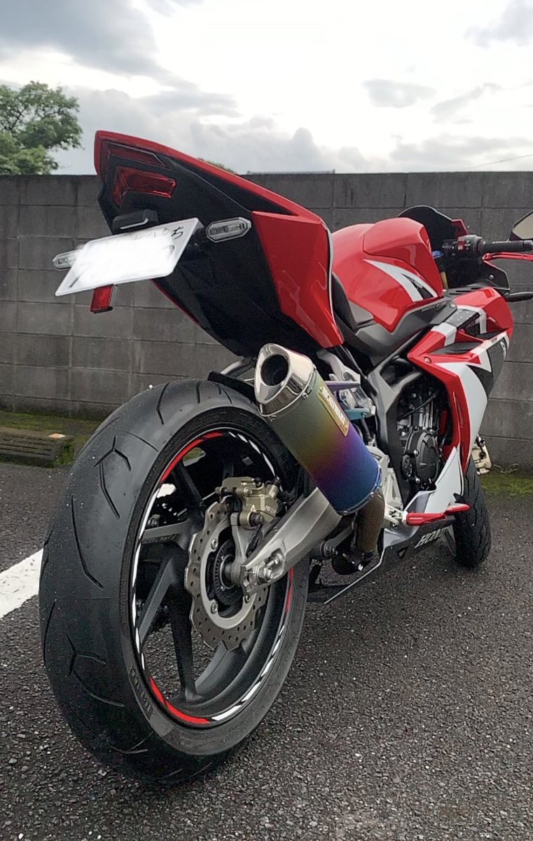 yuta_setuna's tweet photo. 納車🏍
少し走ったけど
ハーレーとはまた違う
面白さがあって楽しい〜✨

#CBR250RR 
#HondaBike https://t.co/sjYfAMACly