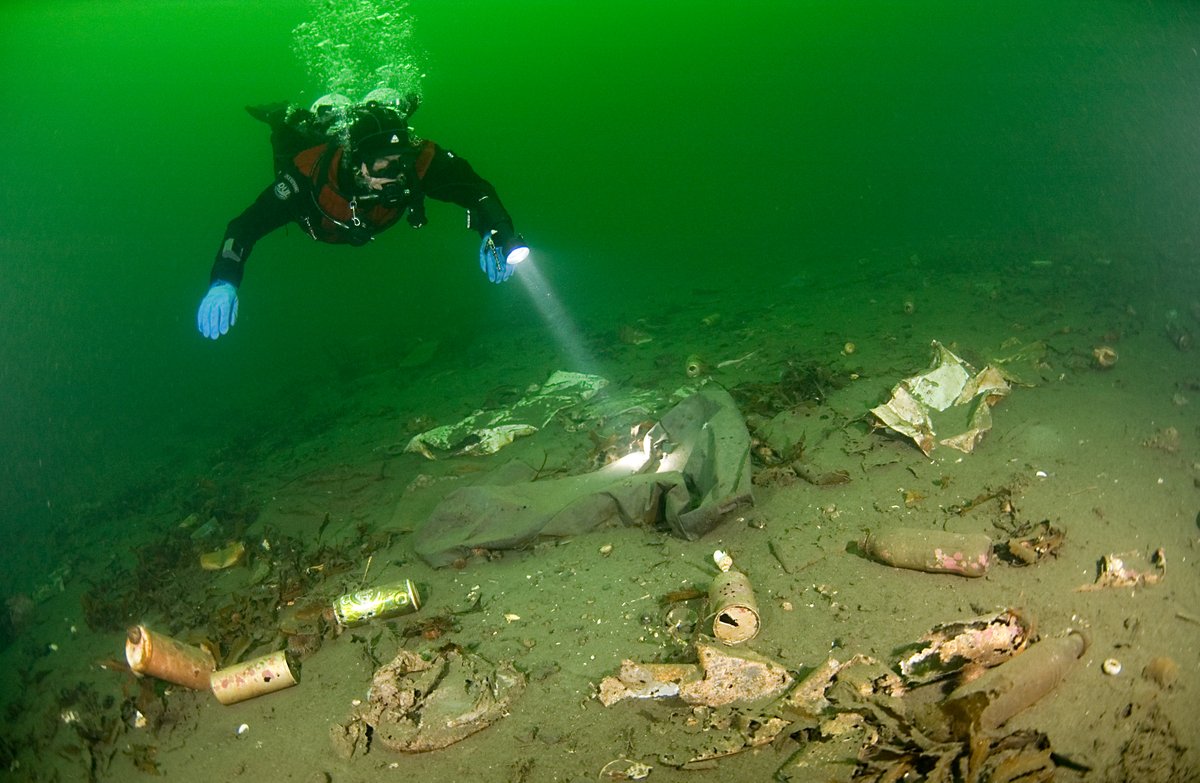 Dessverre ikke overraskende å se de nye resultatene om store mengder mikroplast i #Oslofjorden. Også større plastbiter er et altfor vanlig syn på havbunnen. Haster med å gi produsentansvar for alle plastprodusenter, <a href="/EspenBarthEide/">Espen Barth Eide</a>!

nrk.no/vestland/forsk…