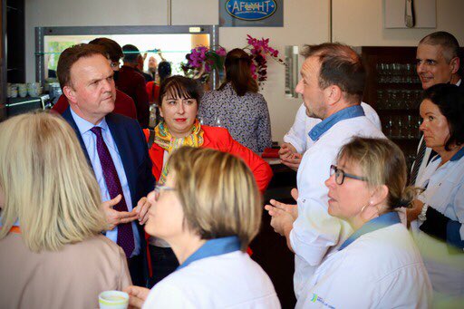 Dernière commission permanente de <a href="/paysdelaloire/">Pays de la Loire</a> avant rentrée scolaire - l’occasion pour la majorité de <a href="/C_MORANCAIS/">Christelle MORANÇAIS</a> de soutenir l’investissement dans #lycées publics et <a href="/EnsCatho/">Enseignement catho</a> et dans #CFA à hauteur de 6 millions qui s’ajoutent à 1 million d’aide « énergie »