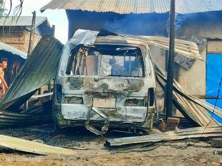 TTFR__Myanmar's tweet photo. SAC terrorists set fire to a monastery, some residential properties and a car in Thukhadipa village, Myaung tsp, Sagaing division, reportedly.  #HelpMyanmarIDPs #2022July8Coup #WhatsHappeningInMyanmar https://t.co/EAwGskxVcF