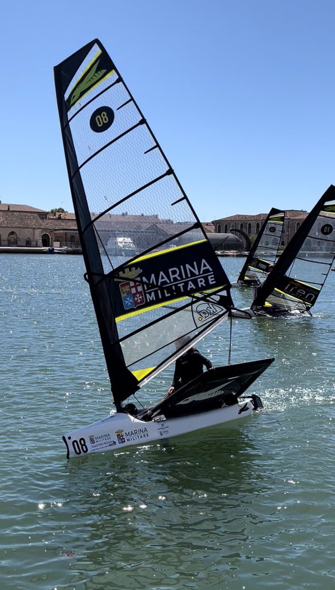 SaloneVenezia's tweet image. 🌊 Regata di #waszp nella bellissima cornice dell'Arsenale di Venezia, tappa conclusiva del #NastroRosaTour 2022!

⛵ Il giro d'Italia a vela é durato 28 giorni e si concluderà questo pomeriggio a #Venezia con le premiazioni di tutte le categorie!