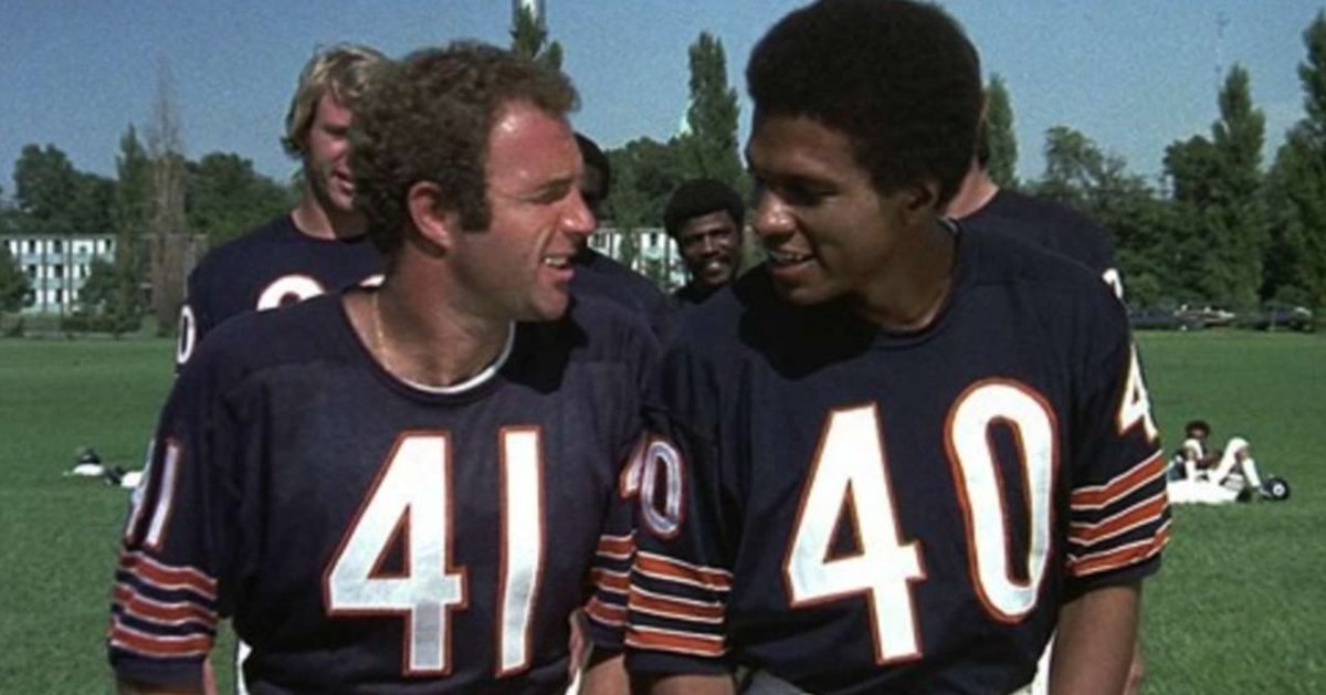 RIP to actor James Caan. James played Brian Piccolo in the movie Brian's Song. Thank you for all your fine work.
#RIPJamesCaan #JamesCaan #BriansSong #Bears 
🙏💔