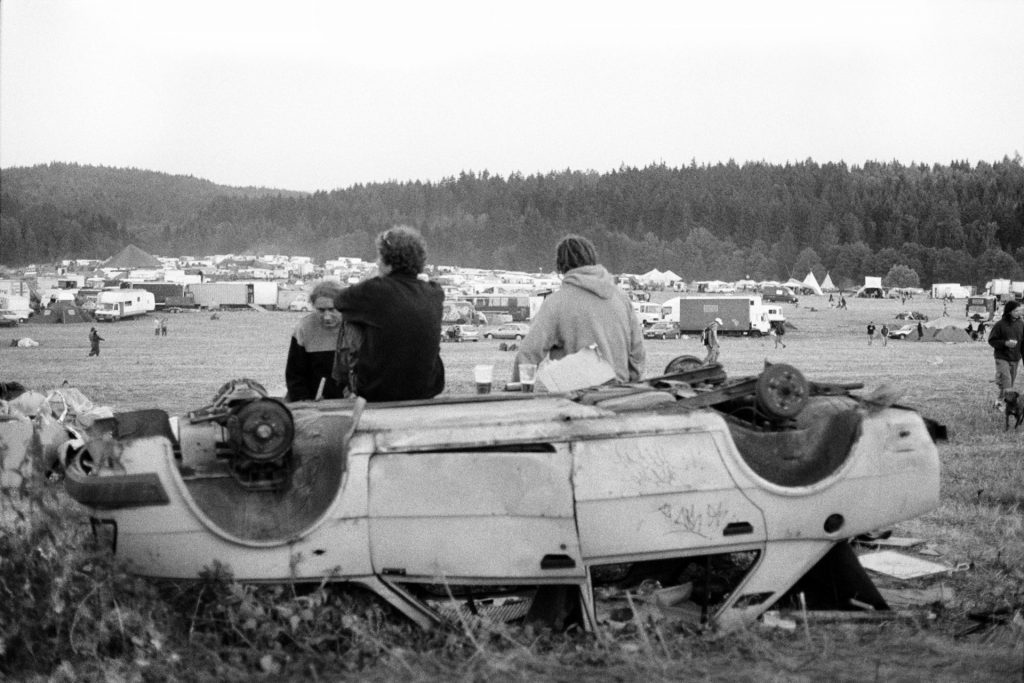 Un #librofotografico che racconta il mondo dei #rave e dei #freeparty tra fine #novanta e inizio #duemila. È #Whatever di #ChiaraFossati edito da <a href="/_CESURA_/">CESURA</a> 🔥

Abbiamo incontrato la #fotografa per parlare della sua #esperienza e di questo #progetto 👉🏻 firenzeurbanlifestyle.com/whatever-inter…