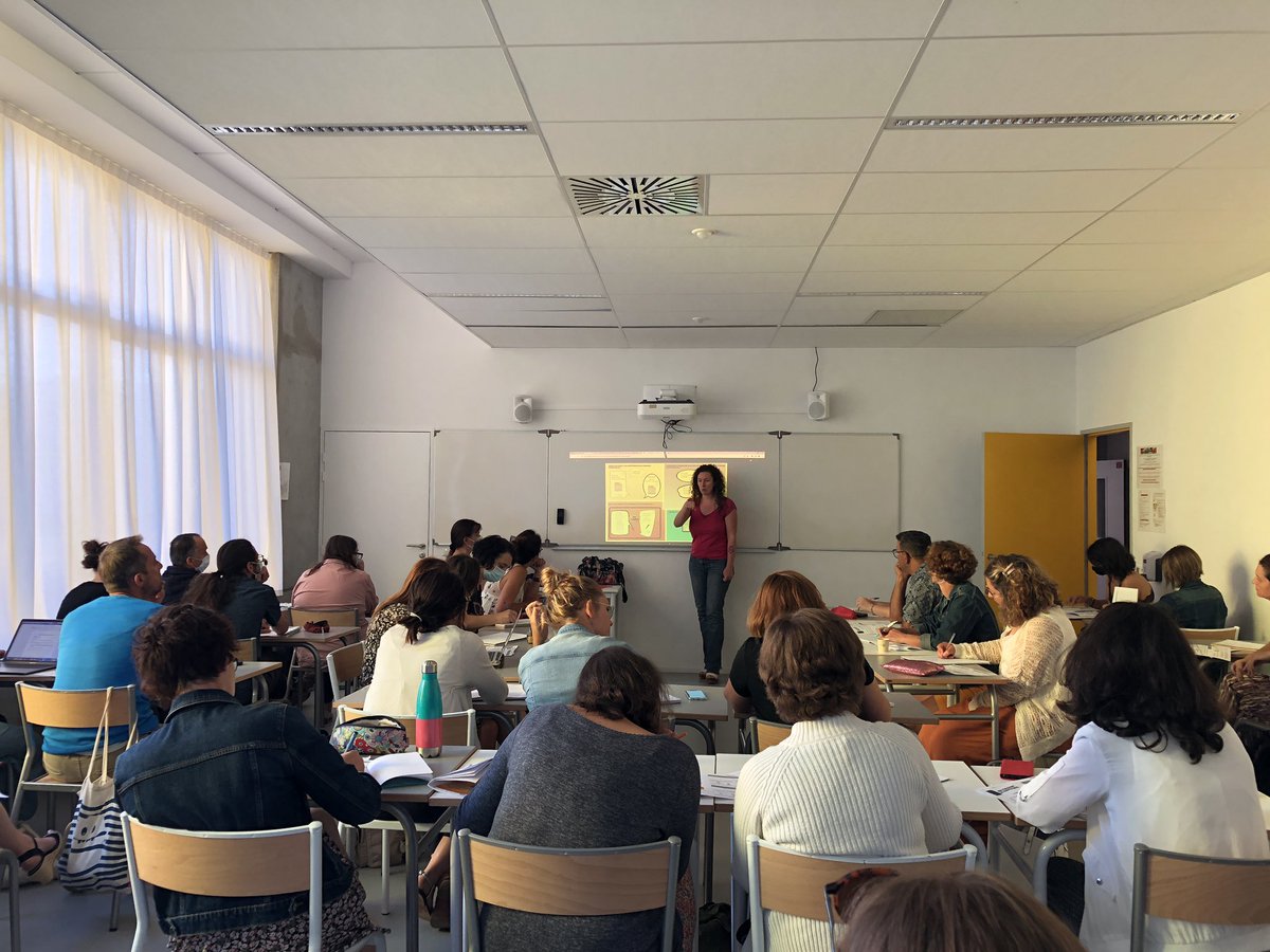 Beaucoup de monde à l’atelier de Ségolène Paris et Mathilde Pérain qui présentent « S’évaluer pour progresser » au Clés de l’Education organisé par la <a href="/CardieNantes/">CARDIE Nantes</a> De la ludification, des plans de travail, et des exigences disciplinaires. 👏🏻