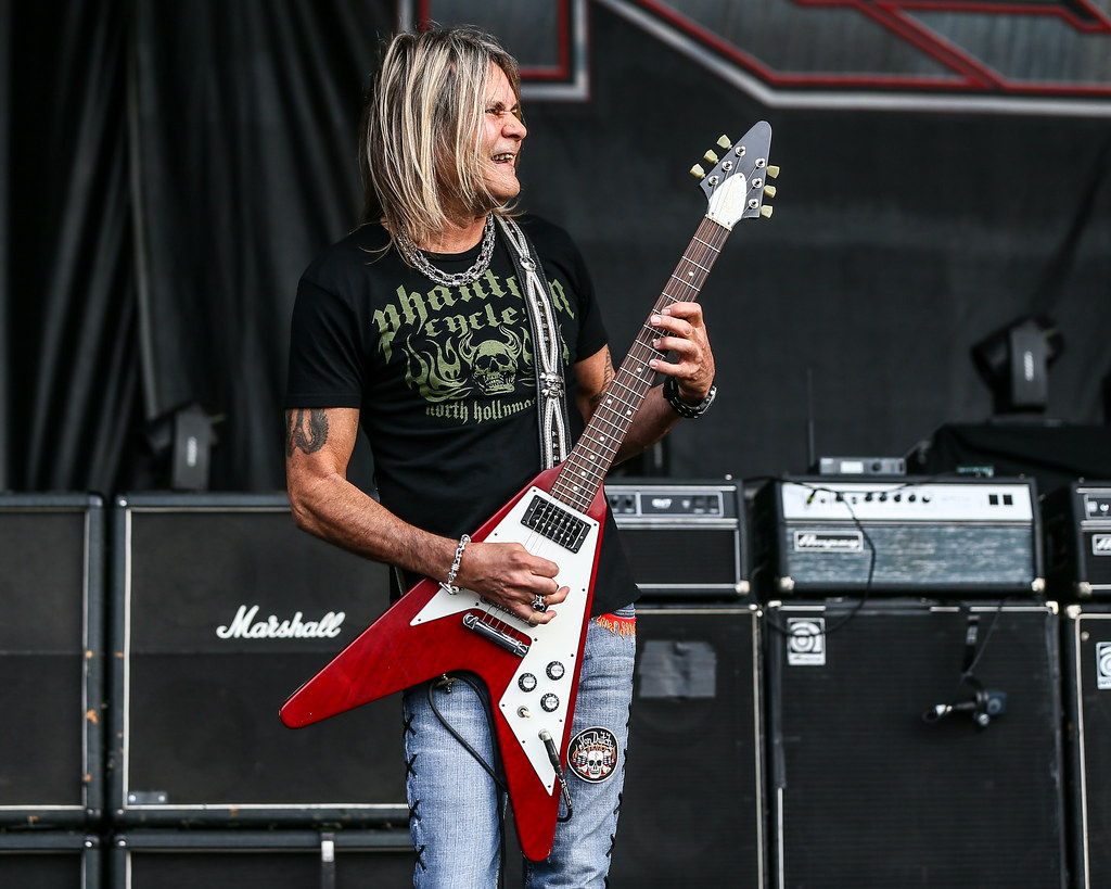 TheDuckLR's tweet image. "Metal health will drive you mad"
Happy 65th Birthday to the legendary #QuietRiot guitarist #CarlosCavazo 🎉
