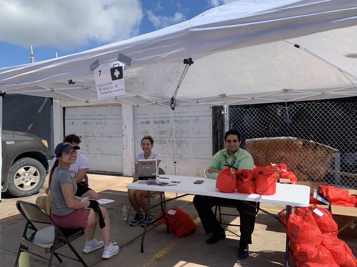 UTHealthCVP's tweet image. Thanks to all our volunteers for their blood, sweat (so much sweat!), &amp;amp; tears! #DocsideClinic #immigranthealth #healthequity @UTMBFamilyMed @utmbnews @utmbhealth