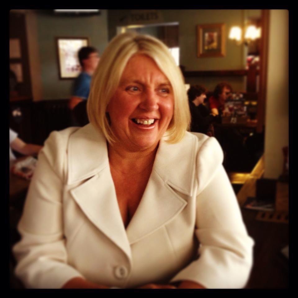 lea_mck's tweet photo. Dear @MichaelBuble I know the chances of you seeing this are remote. Me and my Mum were coming to see you tonight @HarewoodHouse for the 6th time. She passed away last Sunday. If you see this and sing 'Cry me a river' please could you do it for Wendy. It's her favourite. Lea ❤️x https://t.co/Ko5yOmQEpr