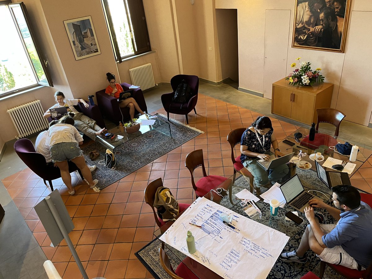 merpeltje's tweet image. Team Hobbit going for the final stretch #isws2022 #TeamProjectInLessThanAWeek