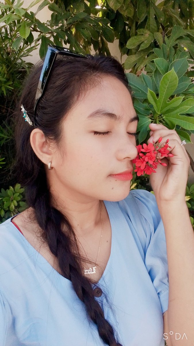 apple_beldad's tweet image. Red flower 🥀🌹
#SimpleSmile😊