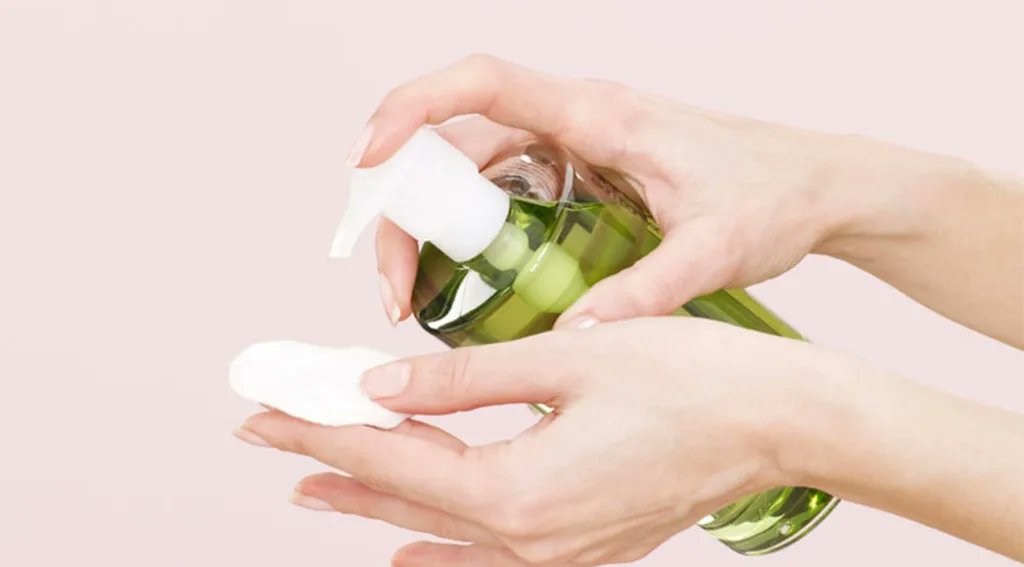 spillenakenak's tweet photo. Review dan Rekomendasi exfoliating toner yang pernah dipakai sendiri 💫

A thread.
#spilldy https://t.co/NBLP0qZiqk