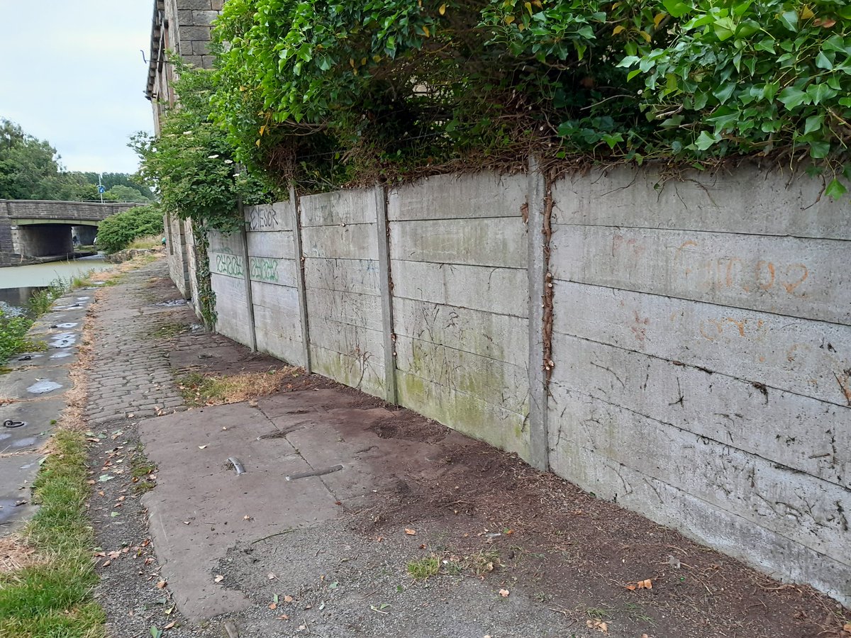 MunroCanal's tweet photo. Some very stark before and after shots here! Big shout out to our Hyndburn Taskforce for all the work done on the towpath at Enfield Wharf in Clayton-le-Moors on Wednesday! See you next Time! @CanalRiverTrust @CRTNorthWest @CRTvolunteers @CRTBoating https://t.co/aXAuz3c9lp