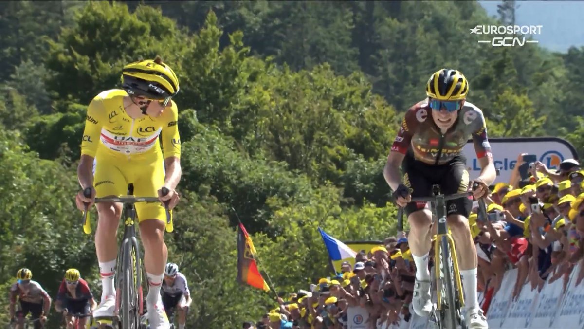 ColmBellew's tweet photo. Now where have we seen this before…? 🤔 #thelook #TDF #TourdeFrance https://t.co/9CGScHWhNX