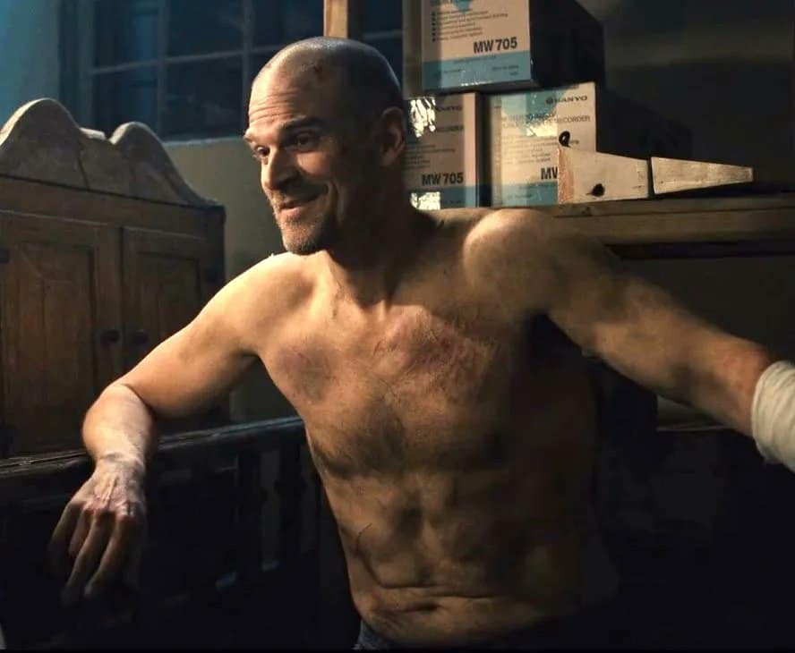 poptime's tweet photo. David Harbour afima que perdeu 36 quilos para interpretar Hopper em #StrangerThings, mas nunca fará isso de novo!

“Perdi cerca de 36 quilos na 4ª temporada – eu tinha cerca de 122 ... Nunca mais vou fazer isso” https://t.co/WbKuPsX6rN