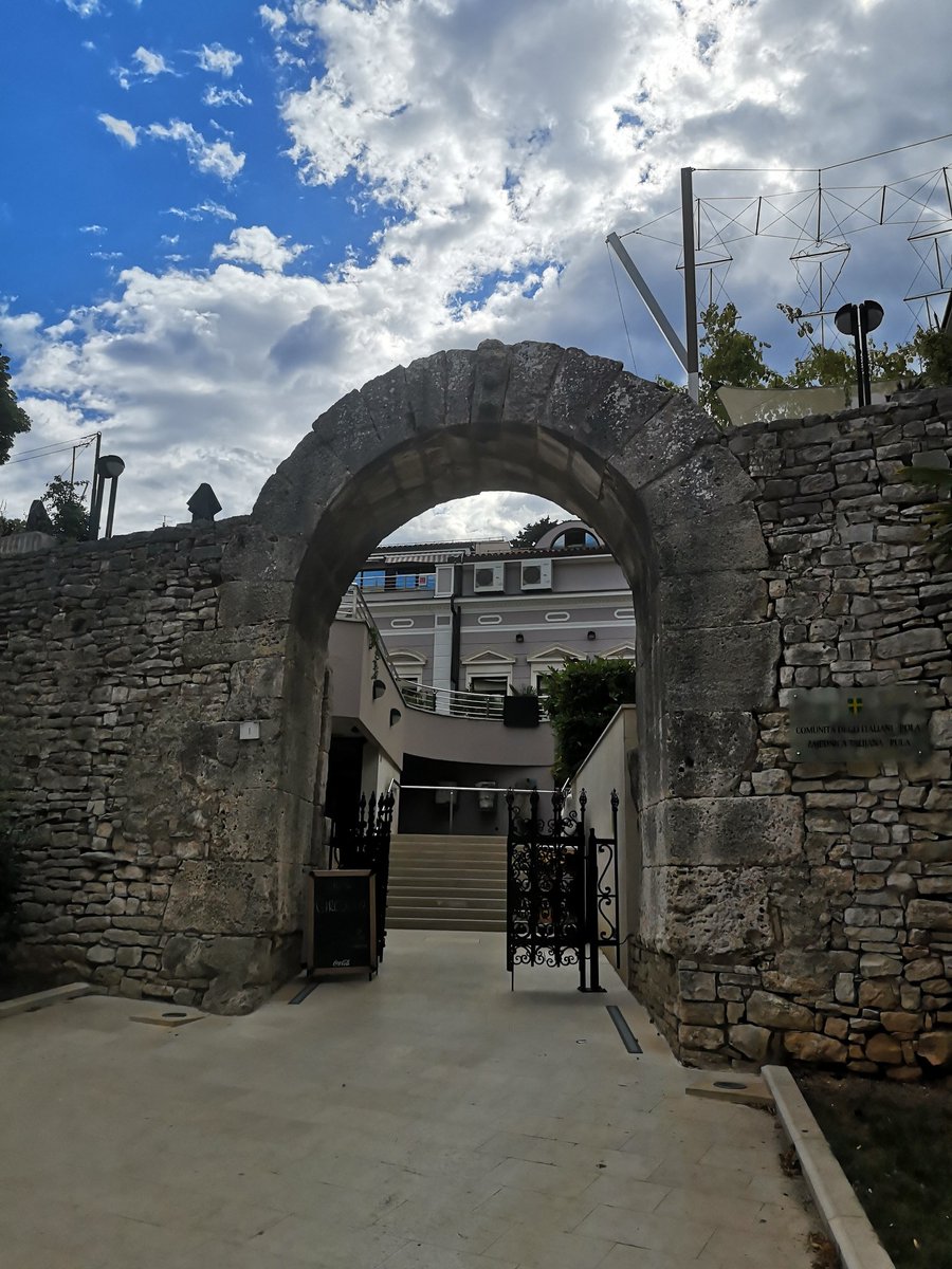 BorisJACROT's tweet image. #TwinDoors and the #3Columns and #HerculeGate #Pula #Croatia