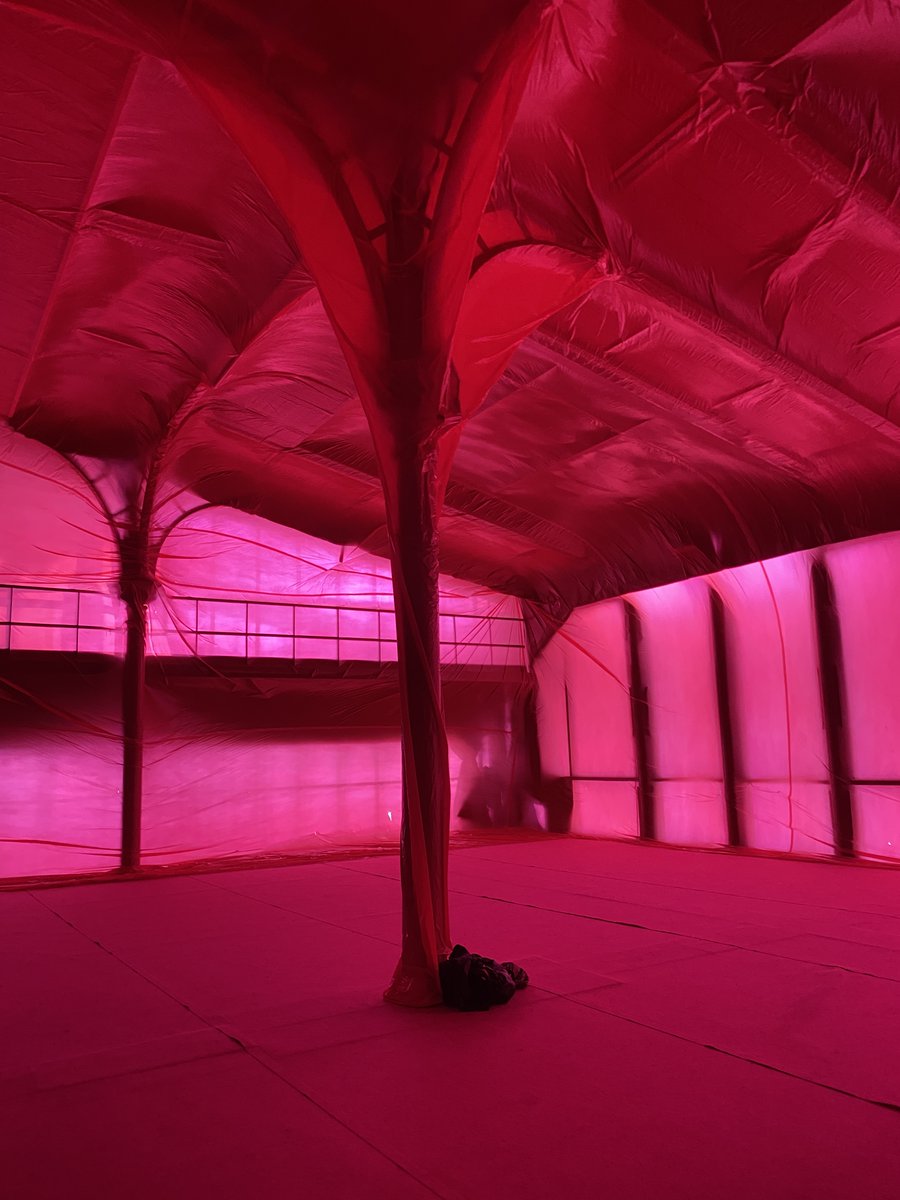 MelLaurencon's tweet photo. L'espace-œuvre à La Villette #PopAir #BallonMuseum @LaVillette https://t.co/9tqR4dVAre