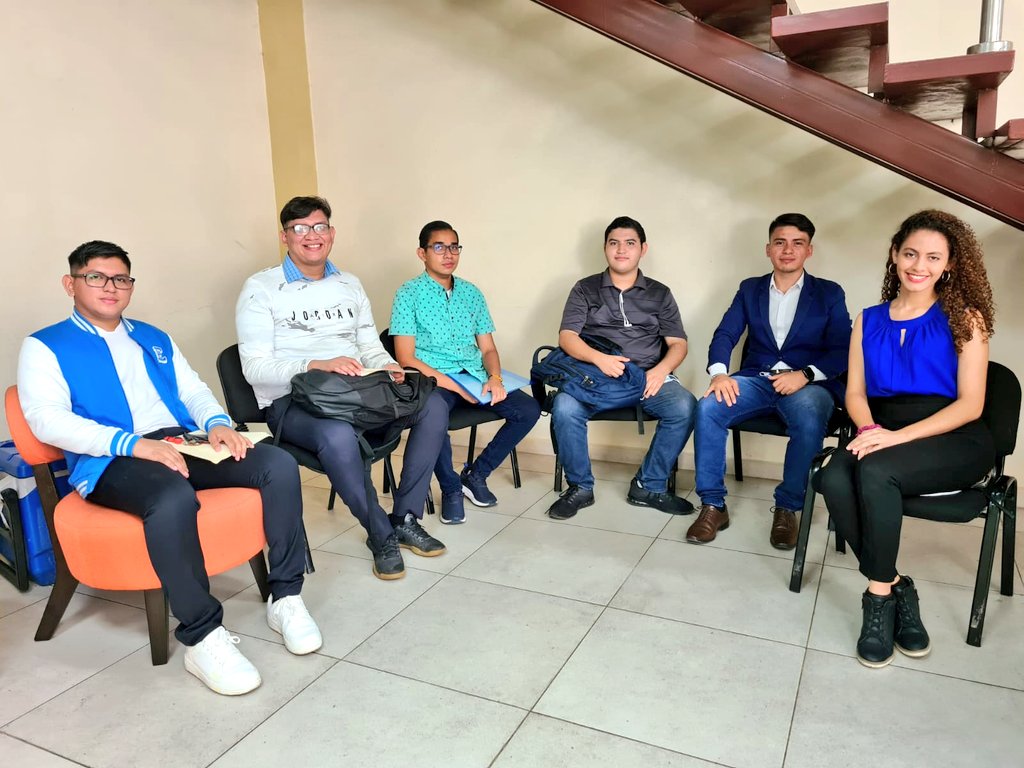 fesfut_sv's tweet photo. 🎙️📹🗒️| Por iniciar las pruebas, en la Federación Salvadoreña de Fútbol creemos en el talento de nuestros jóvenes.

¡Mucho ánimo a todos 💯📺🇸🇻!

#ElSalvador #CastingSelectaTV https://t.co/DXp4wUSIt1