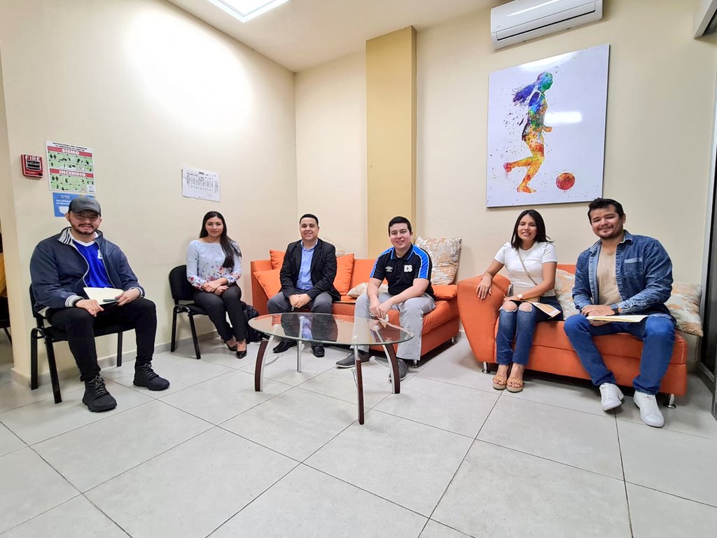 fesfut_sv's tweet photo. 🎙️📹🗒️| Por iniciar las pruebas, en la Federación Salvadoreña de Fútbol creemos en el talento de nuestros jóvenes.

¡Mucho ánimo a todos 💯📺🇸🇻!

#ElSalvador #CastingSelectaTV https://t.co/DXp4wUSIt1