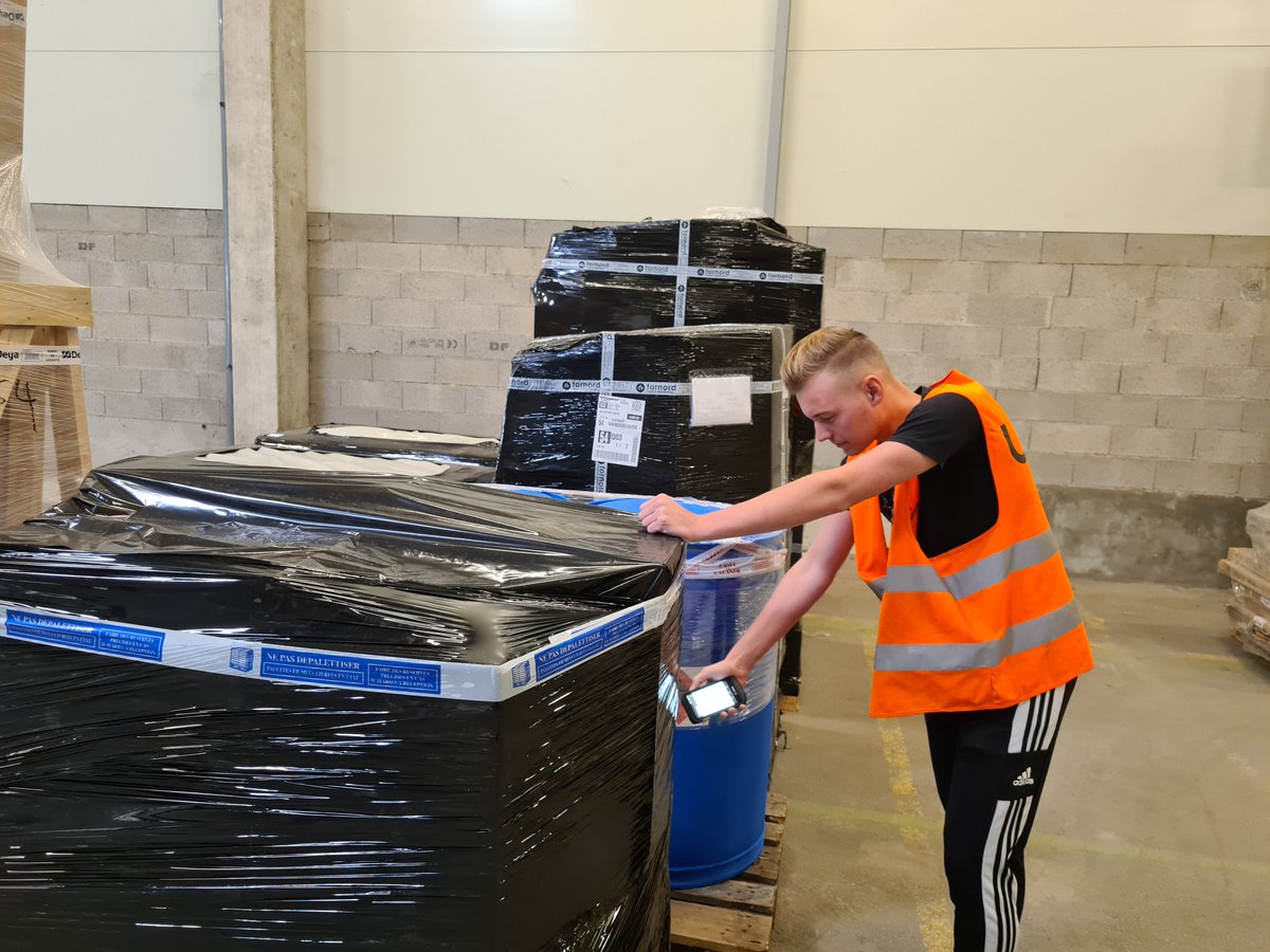 LPNews_GE's tweet photo. #LogistiqueUrbaine | Le site d’#Urby à #Nancy, filiale du @GroupeLaPoste spécialisé dans la #livraison du dernier kilomètre en centre-ville a fait l’objet d’un reportage commandé par l’@Afpa_GrandEst 🎥👌
#eFormation #EmployeurResponsable
#Recrutement #TransitionEcologique https://t.co/H5nfZlWoiK
