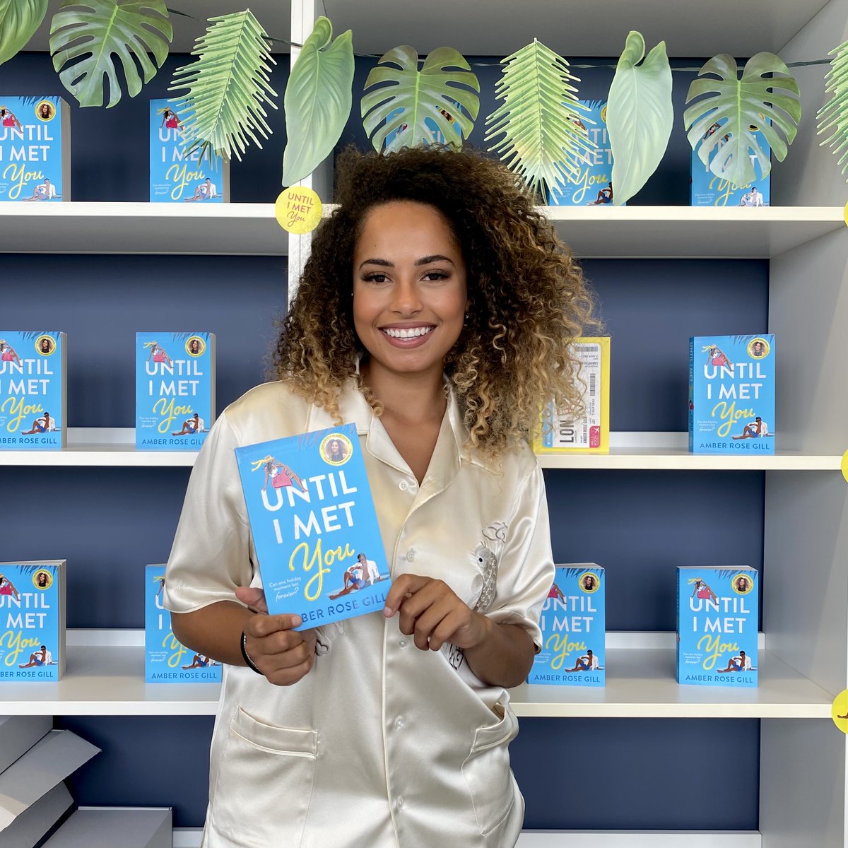 MillsandBoon's tweet image. Had the most amazing publication day yesterday for Until I Met You 🎉

We are LOVING seeing @AmberRoseGill's debut novel fly up the charts!

Until I Met You is out now and available to buy in-store from Waterstones, Tesco, Sainsbury's, W H Smiths and The Works 🛍️📖