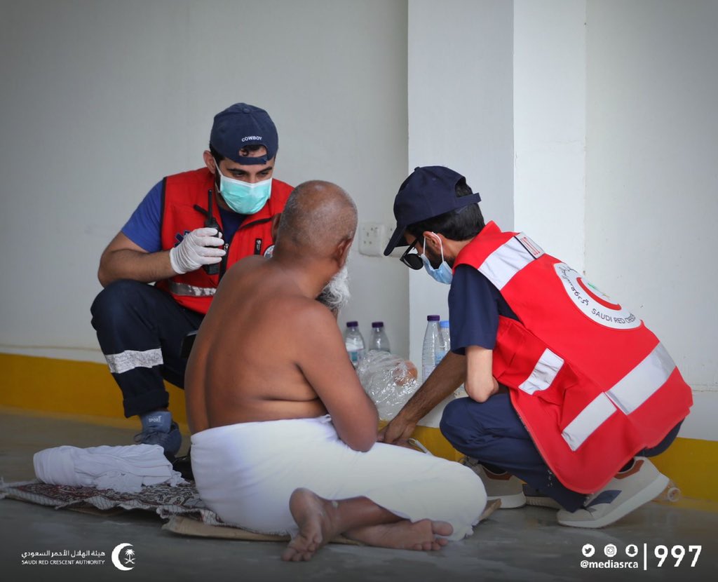 mediasrca's tweet photo. في #عرفات..
قلوب تنبض حباً..
ويدٌ تعالج جرحاً..

#بسلام_آمنين
#سفراء_الحياة_في_الحج https://t.co/pf1UKyXuqm