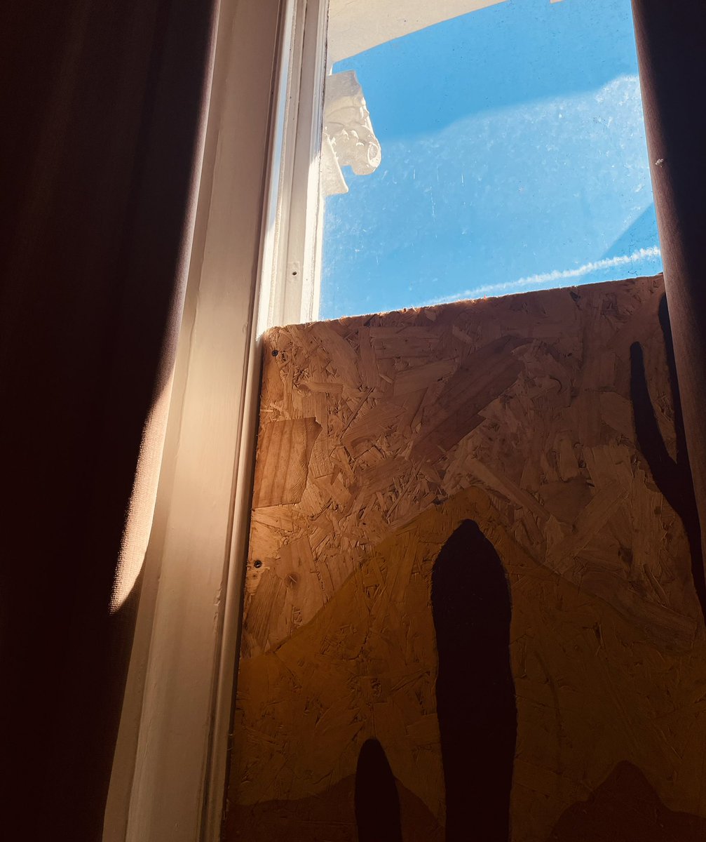 KatieDMN's tweet photo. It’s on a beautiful day like today that I would like to give a shout out to our landlady who hasn’t fixed our living room window since our break-in in February https://t.co/rwZ8GUeF7f