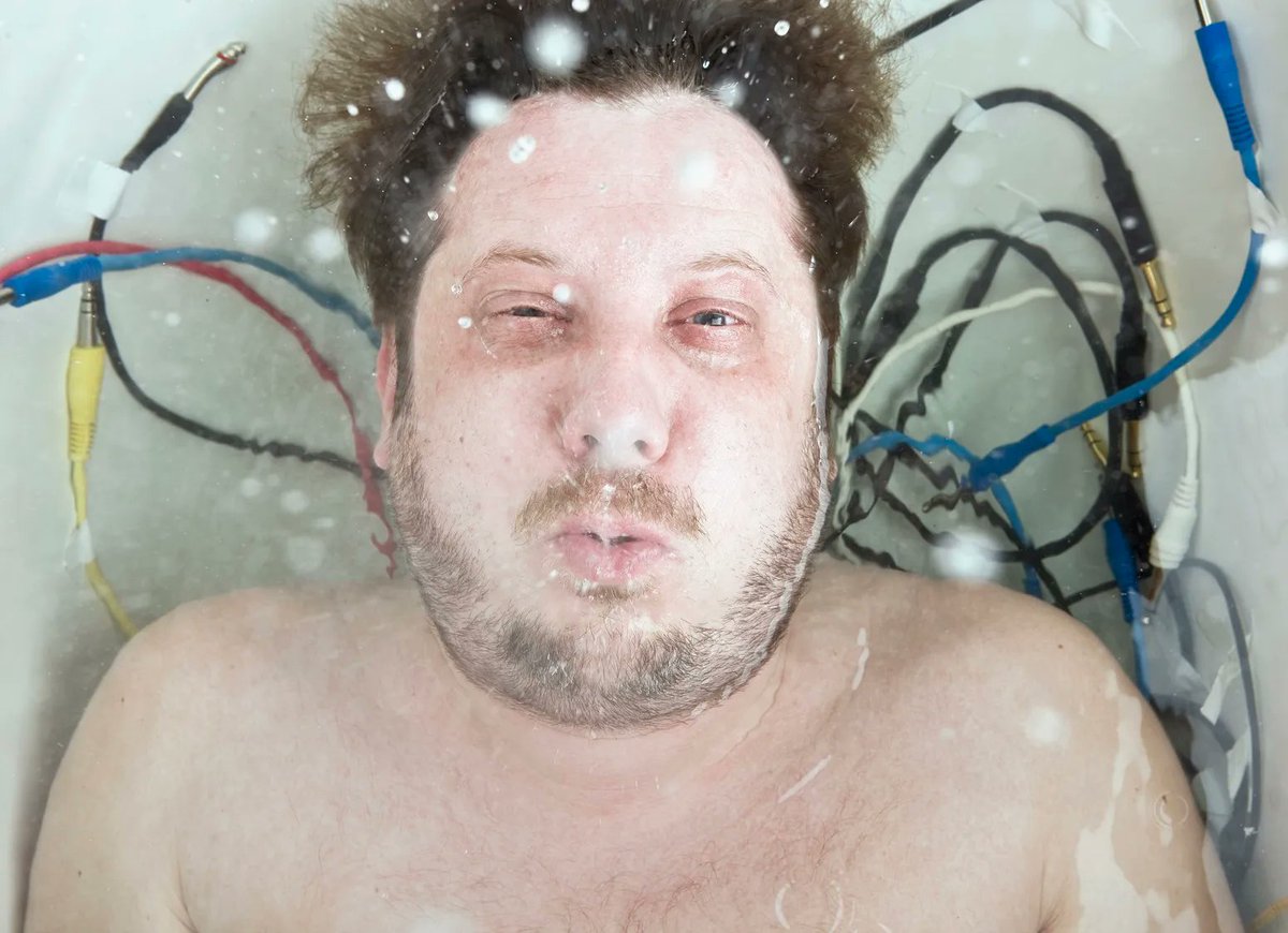 RonaldChristoph's tweet photo. Finally Friday - time to dive into bubbling sounds and liquid grooves! Have a fantastic weekend! 💦 #techno #minimal #techhouse https://t.co/YTHKKB0MIg