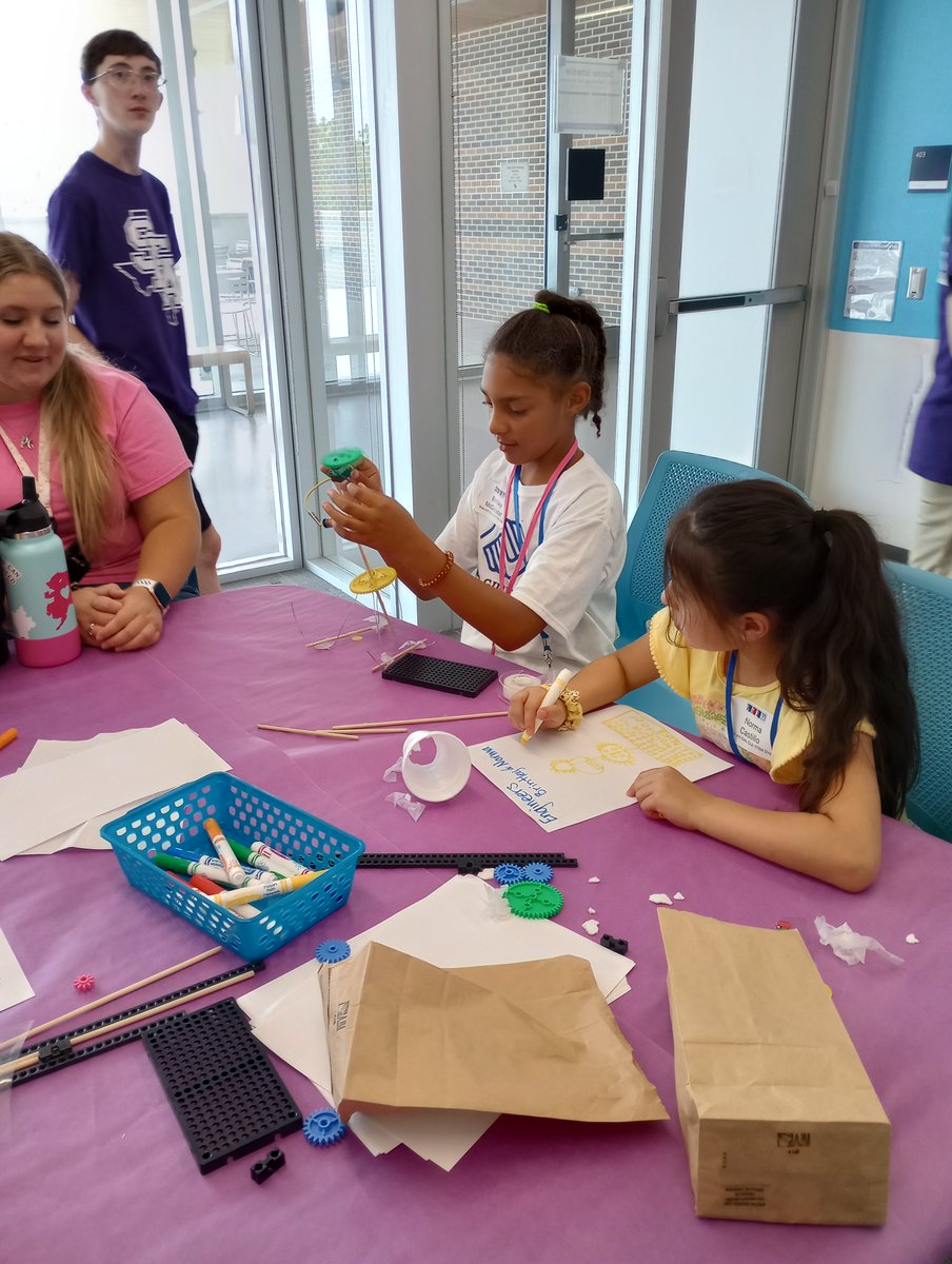 SFASTEMcenter's tweet photo. Brooks Quinn Jones Elementary and Fredonia Elementary Boys & Girls Club were Engineers for the day. They enhanced their building skills by designing and creating a wigglebot.
#STEM #sfacolestembuilding #engineering #building #design #robot #boysandgirlsclub https://t.co/d7AMD89XQM