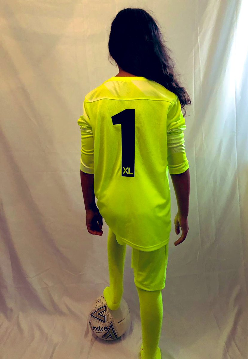 SEFAWomen's tweet photo. We 😍 our new gk kit!!this is our u12s goalie looking good &amp; ready to start the new season💪⚽️⚽️⚽️ #miniballer 🐯🐯🐯🐯 https://t.co/LEPTHVsE3N