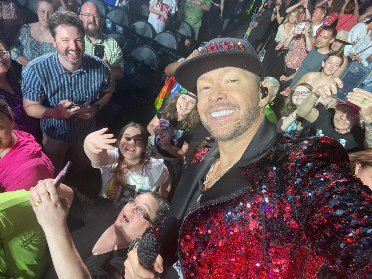 kimkelley41's tweet photo. @Storm_dreamer @DonnieWahlberg Love this I had a Donnie moment.. And forgot how to work my phone. https://t.co/2p3MmoRRtF