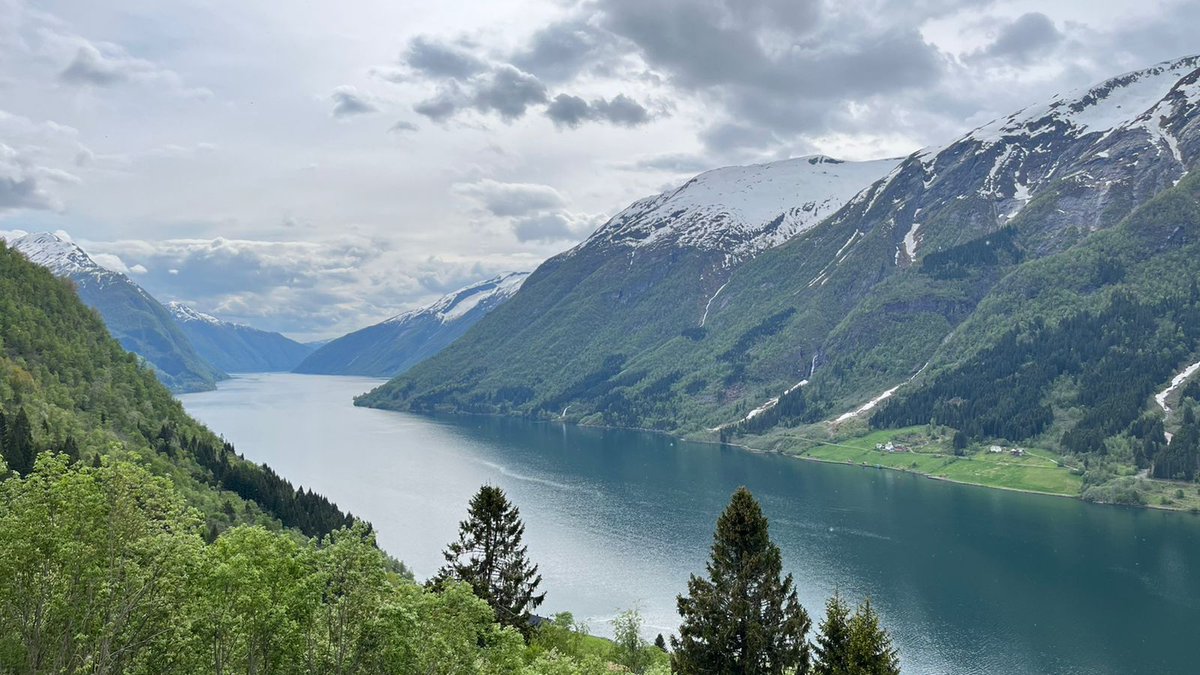 S2S-Future ITN (@s2sitn) on Twitter photo Thank God it's Factory #TGIF #throwback to Day 3 of the Factory when we left Bergen to look at markers of Norway's glacial history (terminal moraines marking advances of Bøyabreen #glacier ) and current geohazards (rock avalanches) along the Sognefjord. Thank you <a href="/CH_Eide/">Christian H. Eide</a>! #PhD Thank God it's Factory #TGIF #throwback to Day 3 of the Factory when we left Bergen to look at markers of Norway's glacial history (terminal moraines marking advances of Bøyabreen #glacier ) and current geohazards (rock avalanches) along the Sognefjord. Thank you <a href="/CH_Eide/">Christian H. Eide</a>! #PhD