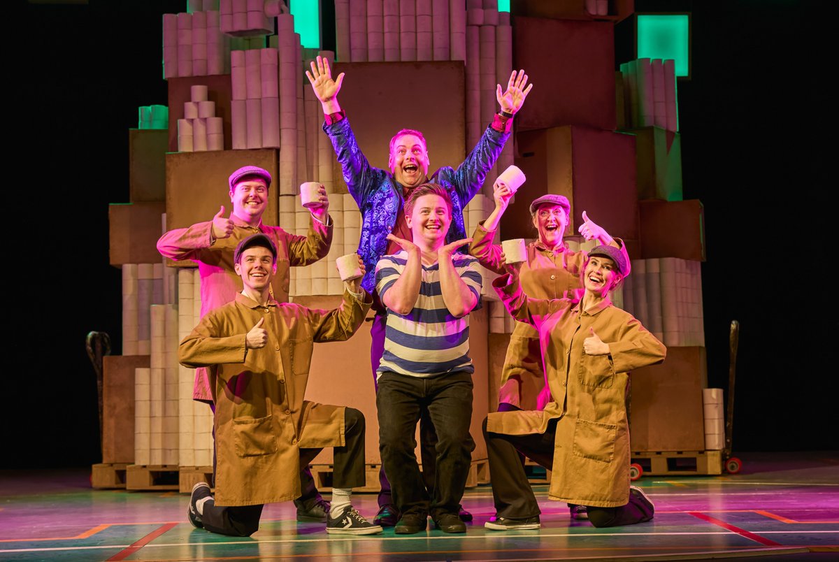Charleshutchpr1's tweet photo. Matthew Mellalieu rolls out role as inventor dad in Billionaire Boy at Grand Opera House, York. Full interview here. https://t.co/3aFMEcSZzw 
@grandoperayork @davidwalliams #matthewmellalieu #NetherPoppleton #RobinHoodsBay #BillionaireBoy #theatre #York https://t.co/6ib0EFB1Qn
