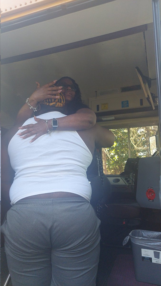 Kenyam34's tweet photo. @APSTransport @apsupdate @DrLisaHerring Congratulations to all but especially a bonus mom to my young men Ms. Taylor!!!! An amazing woman and loving person, we had the opportunity of having her on our route for Best Academy. She got to see my youngest two go from boys to men!!! https://t.co/MlitEaVVX5