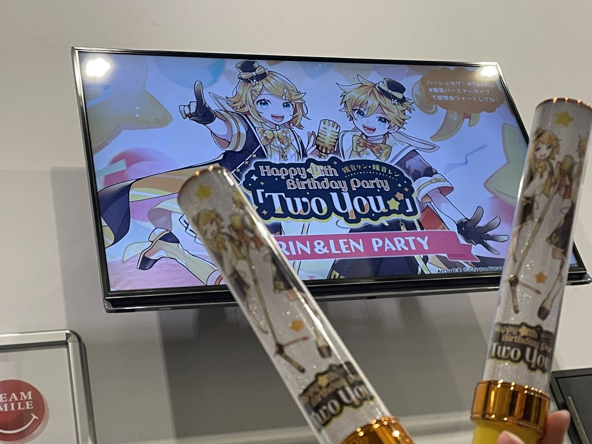 念願の鏡音ライブ、楽しすぎて幸せすぎて言葉にならない…😭💛🧡✨
セトリ最高すぎて古のニコ厨は震えてました┗=͟͟͞͞( ˙∀˙)=͟͟͞͞┛