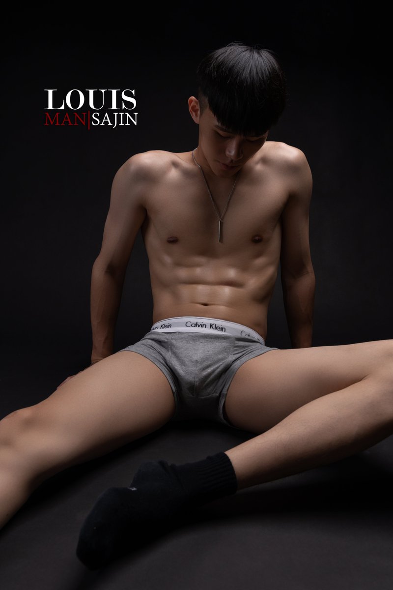 MAN_SAJIN's tweet photo. 《路易｜迷思霧Miss You》ft.@Louis_1_8_

去前初夏的那一別吻，你說讓我別總在雲裏霧裏。
但 我只能將思念化為縷菸 吸進了離心臟最近的距離。

⚠️吸菸有害身體健康，請自行斟酌🚭
#MAN_SAJIN #異男盛殿 #亞洲男孩 #男體寫真 #人像攝影 #紀錄青春 #photography #愛情故事 #台中的夜空�� https://t.co/9KUwOqaMOa