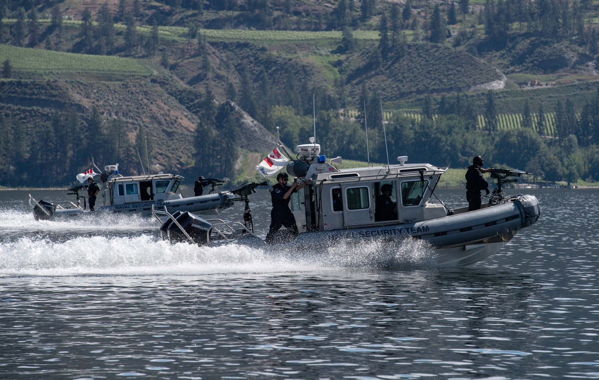 ForcesCanada's tweet photo. ⚓ Un aperçu des activités de la Réserve navale des Forces armées canadiennes!
Des membres ont participé à un entraînement de l’équipe de sécurité navale au lac Okanagan au début du mois. (🐉Ogopogo n’a pas été aperçu…cette fois-ci…)
📸: mat 1 Valerie LeClair #MesFAC https://t.co/3KIIijDYwy