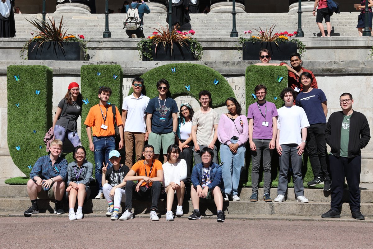🎓😎🌞 Thats a wrap! 
Thanks to everyone across @UCL <a href="/UCLEngineering/">UCL Engineering</a> <a href="/ucl/">UCL</a>maps <a href="/LondonNanotech/">London Centre for Nanotechnology</a> @isenseIRC who helped make our quantum tech summer school happen! 

Also a massive thanks to these awesome students who made the week a lot of fun to deliver!