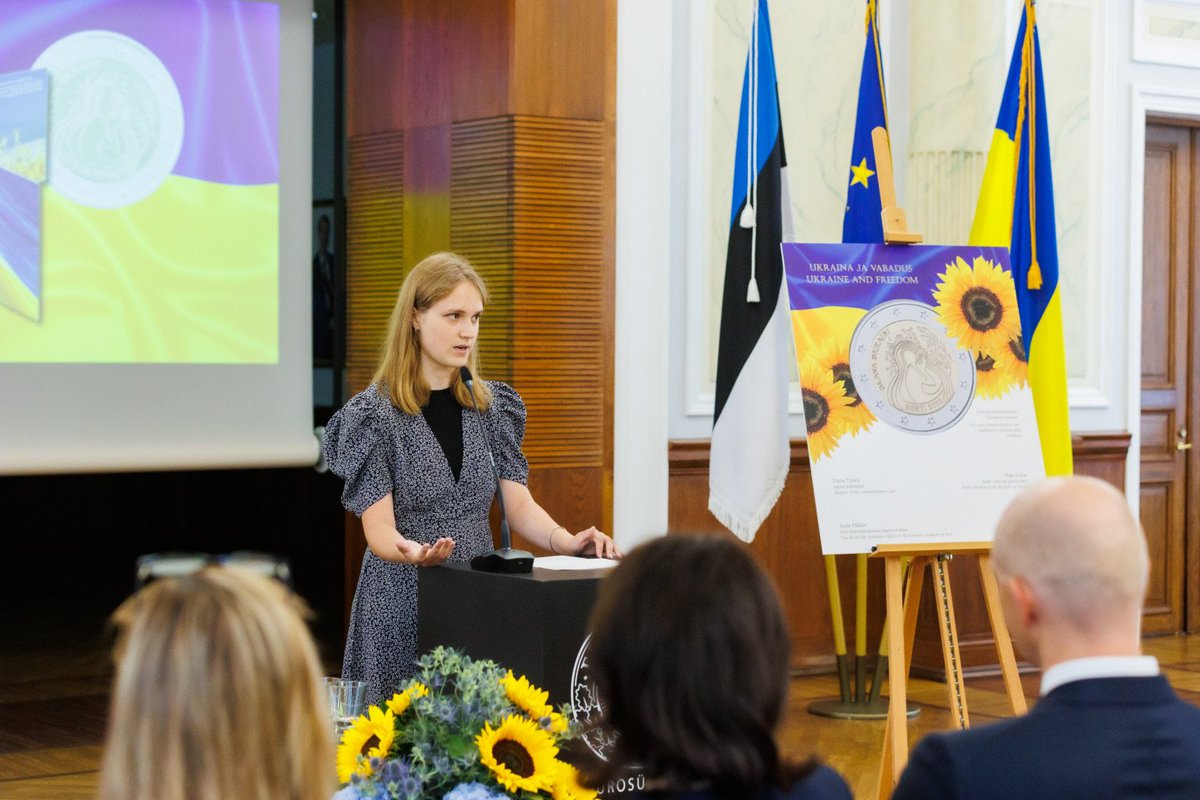 kajakallas's tweet photo. Symbolic that weeks after Ukraine became EU candidate state, #SlavaUkraini is now on the #euro. 

Estonian central bank @EestiPank has introduced a €2 coin designed by Ukrainian refugee Daria Titova from Kharkiv. 

A daily reminder in our wallets of Ukraine's fight for freedom. https://t.co/MxedBkWeBZ