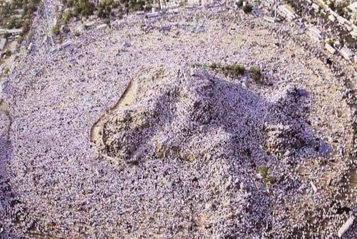 ثم قال  ﷺ في خطبة الوداع : "وإني مُباهٍ بكم الأمم يوم القيامة." 🤍 

فالحمدلله دائمًا وابدًا علي نعمة الإسلامِ 🤍