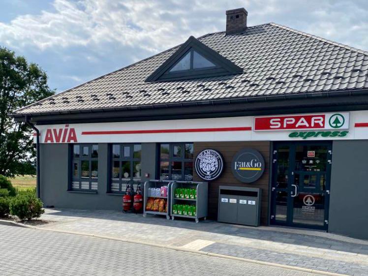 RNowek's tweet photo. Już 9 stacji AVIA ze sklepami SPAR Express. I będzie ich więcej, bo to partnerstwo się udaje. Stawiamy na rozwój współpracując z ekspertami. Zapraszamy!

#AVIA #AVIAStacjaPaliw #SPAR #SPARExpress #UNIMOT #convenience https://t.co/cGxQ5LMBVb