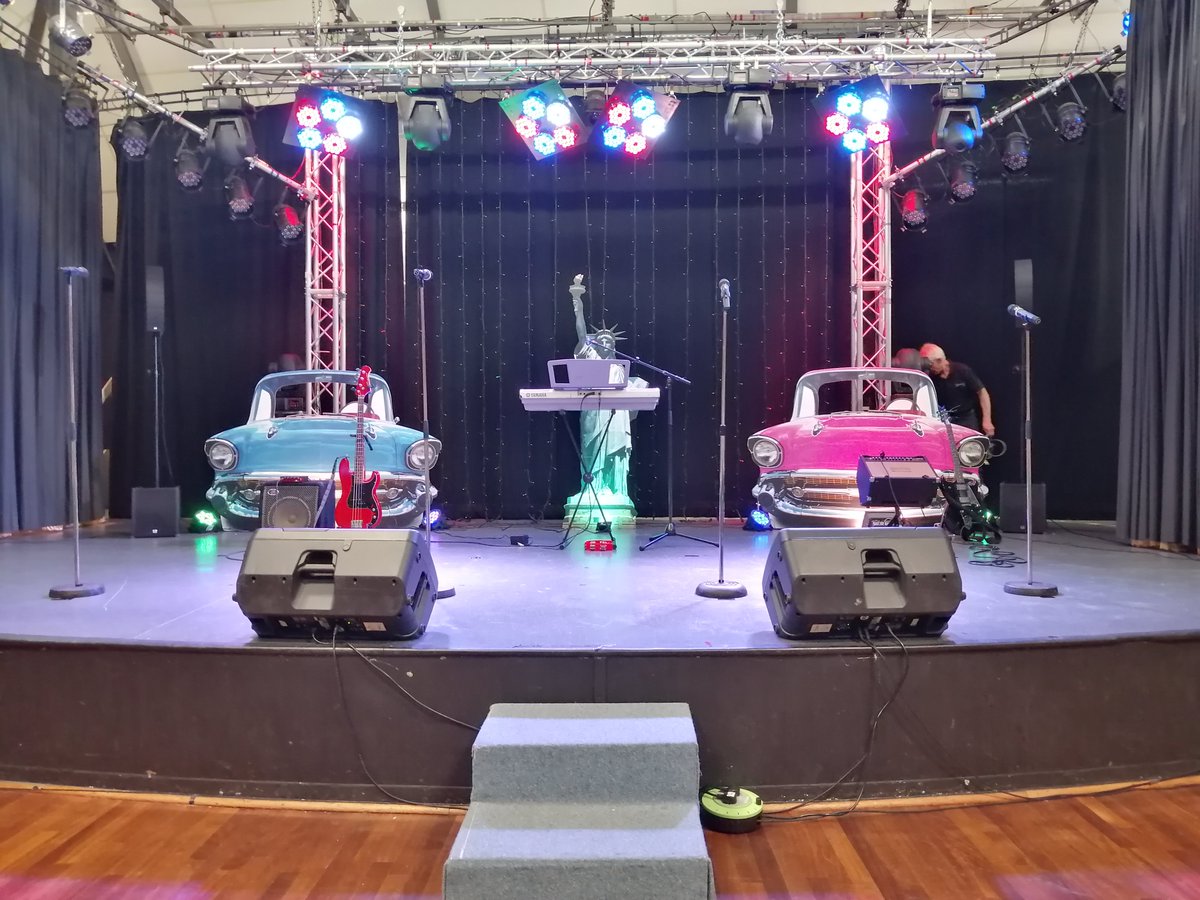 MelkshamAH's tweet image. Getting set up for tonight's show.
#December63 #NewJerseyBoys