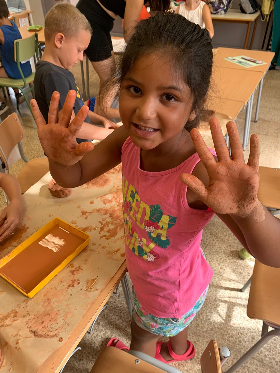 EspiralServeis's tweet photo. 🌈Aquesta setmana ja estan en marxa totes les escoles d'estiu del #programaObert.
🌞Més de 200 infants participen en les activitats que dinamitzen els nostres equips tècnics, amb l'objectiu d'oferir un lleure educatiu de qualitat amb una base d'educació amb valors. https://t.co/cHHElEBrnd