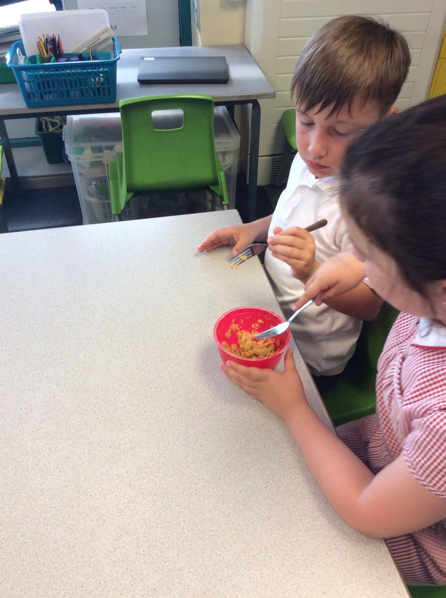 MrBStJosephs's tweet photo. This morning, Year 3 and 4 have been completing their Wow Week cooking activity! We have been making vegetable patch hummus from scratch. The children have crushed, mixed and smoothed the ingredients to form a lovely dish! #healthandwellbeing @stjs_staveley @MIssBai69392016 https://t.co/MCby2s4A6D